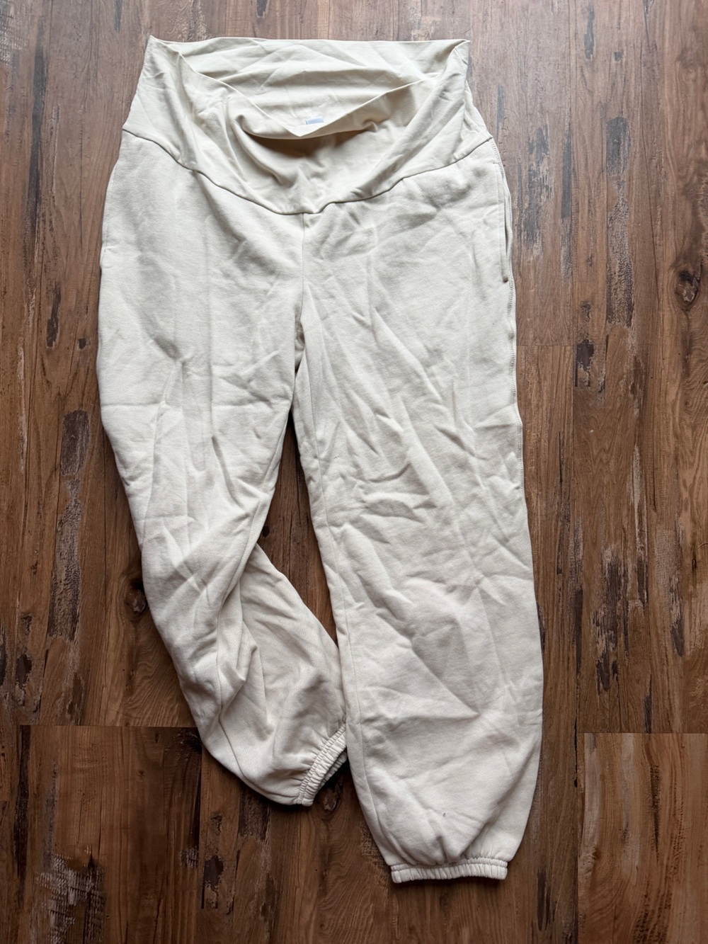 Old Navy Maternity Cream Sweatpants
Size M #maternity #loungewear 258